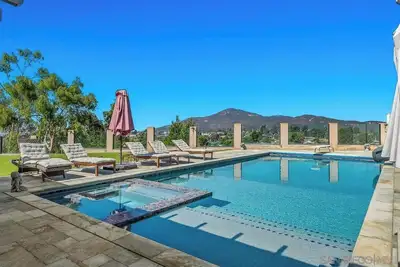 Image de Fletcher Hills luxury, Sunset View, 4 Br, Saltwater Pool and Spa