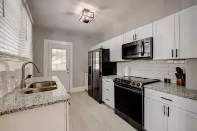 Image de Entire home Beautiful remodeled bluegrass bungalow
