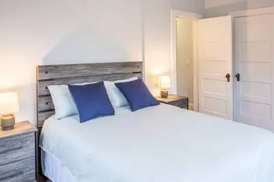 Image de Modern Modest Design Newburgh, Beacon, Westpoint 2nd. Fl Apt.