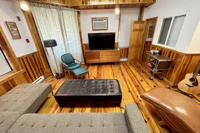 Image de Fishtown 1bedroom + Extra Living Space + Patio by Train & Dog Park