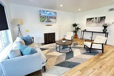 Image de Modern 3bd/2ba w/ Workspace, Pet Friendly, 2mi from S. Row, V. Fair & Pruneyard
