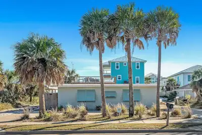 Image de Pensacola Beach House | Elevated Deck & Outdoor Living Spaces | Beach Service | Beach Getaways