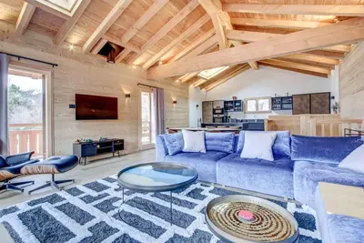 Image de Chalet, 3ème étage, vue pistes de ski, terrasse, balcon, cheminée ou poêle à bois, parking