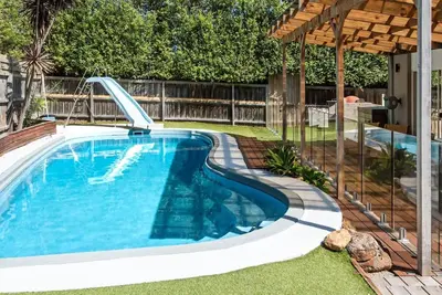 Image de Malibu in Mt Martha with solar heated pool