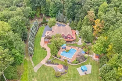 Image de Dream Home, Pool, Hot Tub, Game Rm & Mountains.