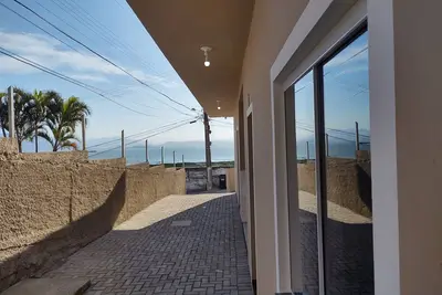 Image de Entre o Centro e o Aeroporto - Mini Casa com Vista Para a Beira Mar Sul