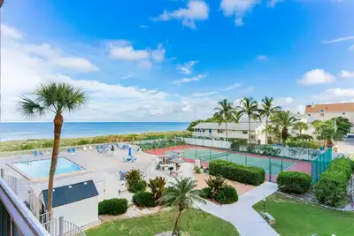 Image de Reef Club Unit 205, Beachfront Condo!