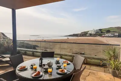 Image de 4 Burgh Island Causeway, pet friendly, with pool in Bigbury