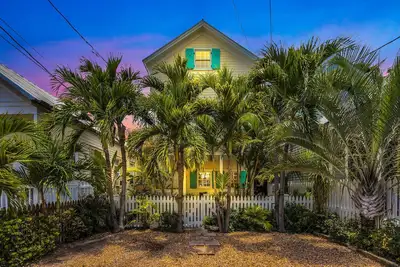 Image de Magnifique location Ă bahama village, \n4ch/4sdb! : jardin, parking, super loc'!