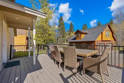 Image de New! Pet friendly haven with outdoor space, parking, near trails