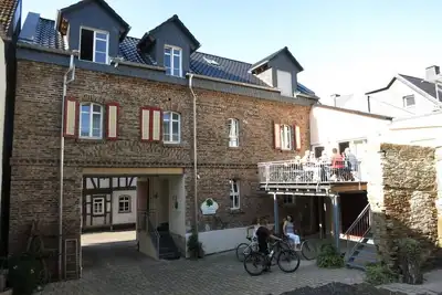 Image de Gästehaus \" Auszeit \" Burgschwalbach Ferienwohnung Burgblick 1
