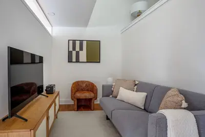 Image de Airy Midtown East 2br w/ Elevator, nr Subway, by Blueground