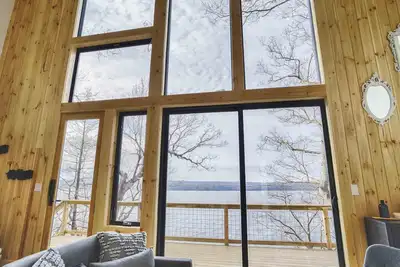 Image de Black Diamond: \"Waterfront Finger Lakes Home with Hot Tub! \"