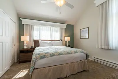 Image de Good-Value Accommodation! 3 Convenient Units, Kitchen, Onsite Parking!