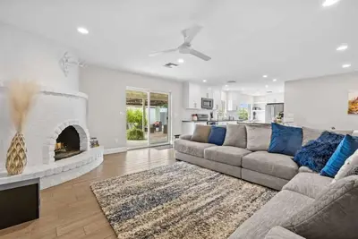 Beautiful Home Grassy Yard and Pool Come Relax!