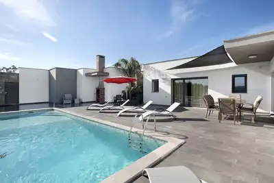Image de Villa 'Colina' avec vue sur les montagnes, piscine privée et Wi-Fi