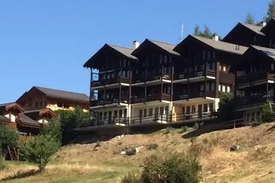 Image de Extérieur : Appartement au rez-inférieur d'un immeuble, pour 4 personnes proche de l'hôtel\/restauran