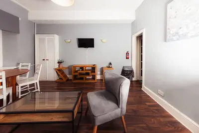 Image de Cozy City Centre 1 Bedroom Apt by the Meadows! 8