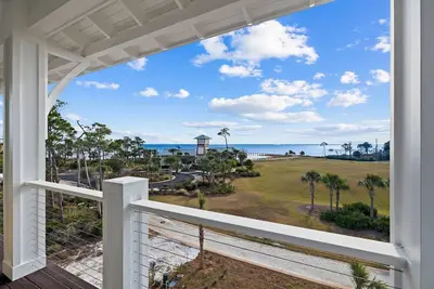 Image de Book Now for Fall Stays! Bay Views! Community Amenities and Pool! Elevator!
