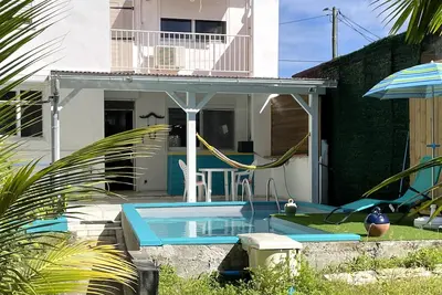 Image de Maison de ville avec jardin et piscine à 5 minutes des plus belles plages.