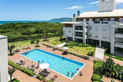 Image de Luxury Penthouse, private access to the beach, hot tub Jacuzzi, Confy and fancy