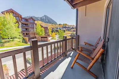 Image de Base Area Condo, Walk to the Lifts! Shared Hot Tub!