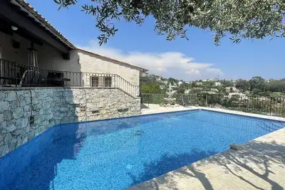 Image de 14420 deux PIÈCES Appartement INDÉPENDANT Avec Piscine Dans Une TRÈS Belle Villa