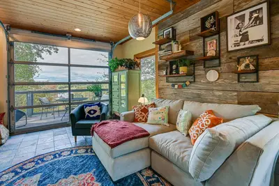 Image de Yadkin River 'Treehouse'~ Miles of Trails On-Site