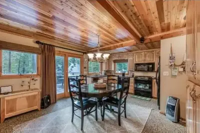Image de Foxtail Cottage - Footsteps from Downtown