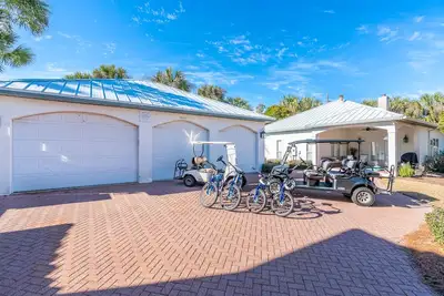 Image de Pet Friendly Home-Guest House-Amenities-Golf Carts
