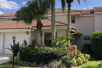 Image de Beautiful Boca Home for Snowbirds & Families enjoy the pool pickleball & tennis