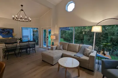 Image de Intercoastal home in tropical paradise-Walk to the Beach-Heated Pool-Remote Work