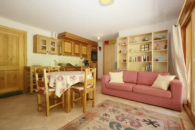 Image de Rez-de-chaussée, vue montagne, terrasse, télévision, casier à ski, 55m², Les Houches