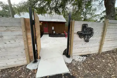 Image de Cozy, west Austin cabin near Lake Austin, & within 15 miles of downtown