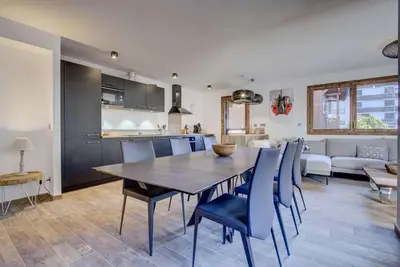 Image de À 140m des remontées, 1er étage, terrasse, parking, télévision, casier à ski, 90m², Morzine