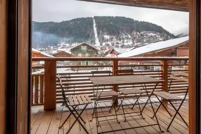Image de À 140m des remontées, 1er étage, terrasse, parking, télévision, casier à ski, 66m², Morzine