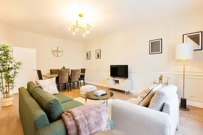 Image de Appartement-Salle de bain privée séparée-Vue sur Rue-C