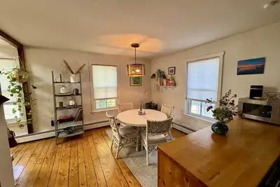 Image de Beautiful Downtown 2 Bedroom 2 Bath apartment by the water