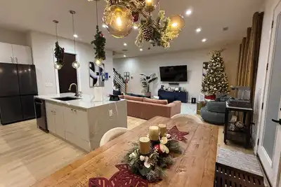 Image de Holiday-Ready, Spacious & Bright Home w/ Backyard Retreat, Near City Attractions