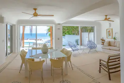 Image de Breath taking ocean front Villa, one of a kind in the best beach of Cancun.