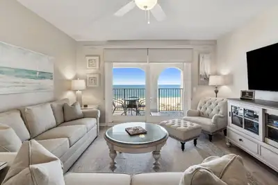 Image de Aip Resort, Upscale Oceanfront, 5th Floor, Steps To The Beach And The Pool