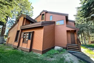 Image de Snowcreek I #52 (4-Bedroom Condo) with Mountain view - Pets Allowed by RedAwning