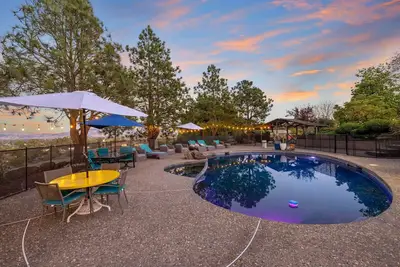 Image de Modern Cotati Villa w\/ Private Pool & Large Deck!