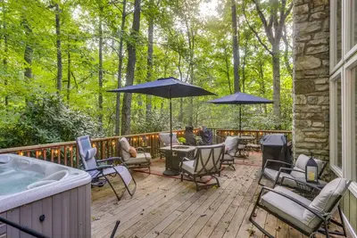Image de Well-Appointed Boone Home w/ Hot Tub + Gas Grill
