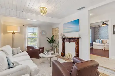 Image de Private Yard, Legacy Trail, Close to Beaches and Downtown