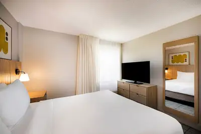Image de Explore Newport Centre! Three Stylish Suites, Shopping. Near Path Train