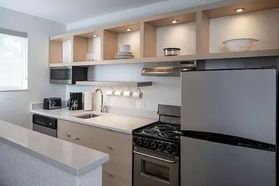 Image de Roomy 2br Suite with Full Kitchen, Pets Allowed, Short Drive to Kennedy Center!