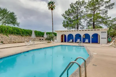Image de Tucson Townhome w/ Shared Pool in 55 + Community!