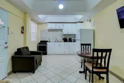 Image de Homely one bedroom apt; fully self-contained steps away from white sand beach