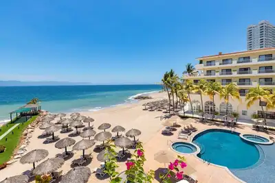 Image de Puerto Vallarta beach resort in the hotel zone - available Christmas 2025